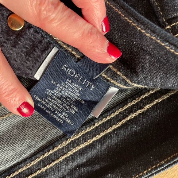 NWOT Fidelity darn blue jeans - Picture 3 of 8